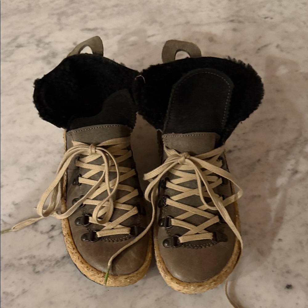 Women's Lace-Up Ankle Boots with Shearling Lining